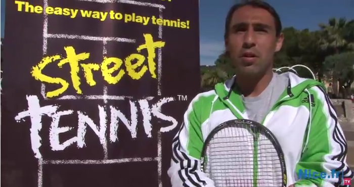 Marcos Baghdatis teste le Street Tennis